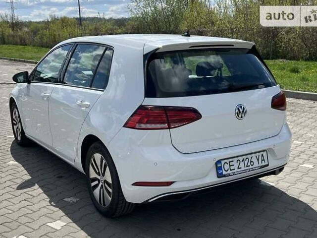 Белый Фольксваген e-Golf, объемом двигателя 0 л и пробегом 63 тыс. км за 16000 $, фото 7 на Automoto.ua