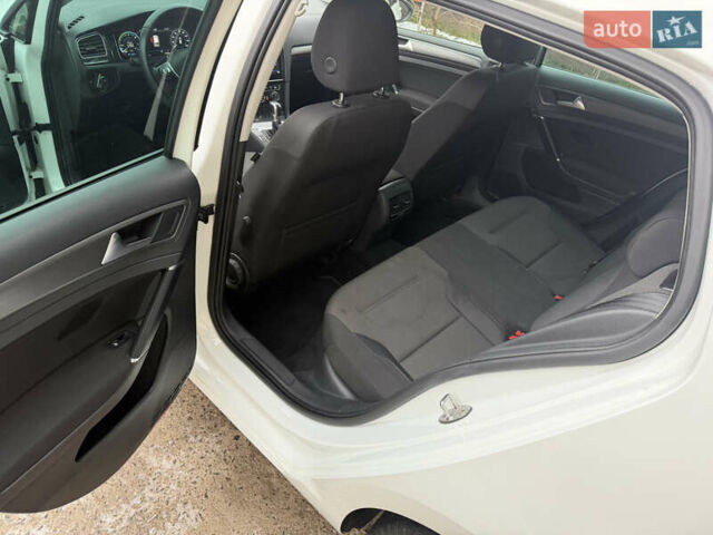 Белый Фольксваген e-Golf, объемом двигателя 0 л и пробегом 110 тыс. км за 13600 $, фото 4 на Automoto.ua