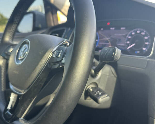 Белый Фольксваген e-Golf, объемом двигателя 0 л и пробегом 156 тыс. км за 12300 $, фото 14 на Automoto.ua