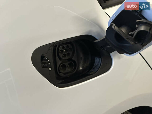 Білий Фольксваген e-Golf, об'ємом двигуна 0 л та пробігом 60 тис. км за 15490 $, фото 28 на Automoto.ua