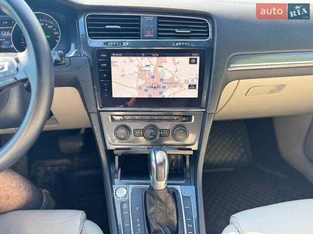 Білий Фольксваген e-Golf, об'ємом двигуна 0 л та пробігом 77 тис. км за 13300 $, фото 13 на Automoto.ua