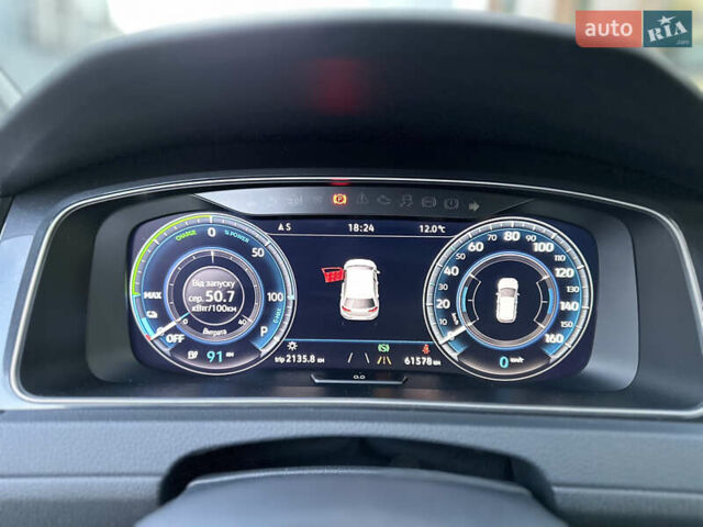 Белый Фольксваген e-Golf, объемом двигателя 0 л и пробегом 61 тыс. км за 14500 $, фото 38 на Automoto.ua