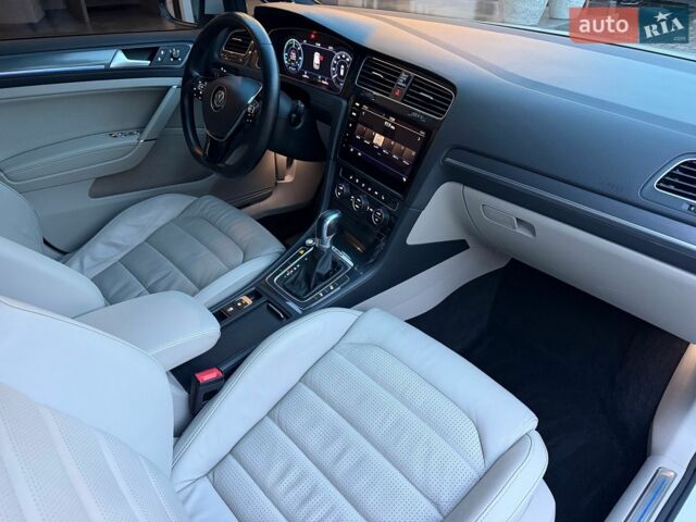 Білий Фольксваген e-Golf, об'ємом двигуна 0 л та пробігом 116 тис. км за 15999 $, фото 35 на Automoto.ua