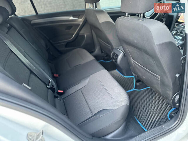 Белый Фольксваген e-Golf, объемом двигателя 0 л и пробегом 61 тыс. км за 14500 $, фото 29 на Automoto.ua