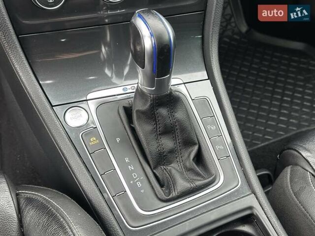 Белый Фольксваген e-Golf, объемом двигателя 0 л и пробегом 183 тыс. км за 12399 $, фото 32 на Automoto.ua