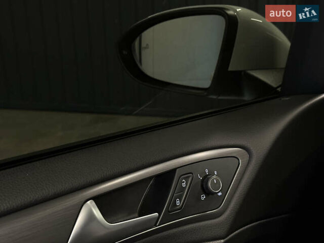 Білий Фольксваген e-Golf, об'ємом двигуна 0 л та пробігом 60 тис. км за 15490 $, фото 9 на Automoto.ua