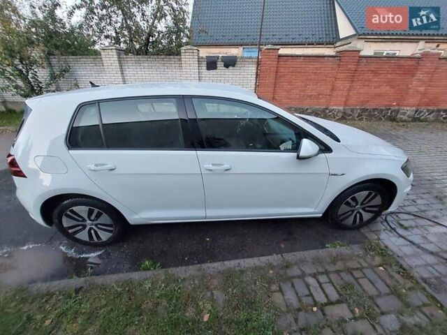 Белый Фольксваген e-Golf, объемом двигателя 0 л и пробегом 70 тыс. км за 13600 $, фото 4 на Automoto.ua