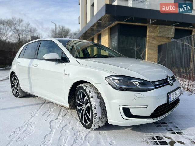 Белый Фольксваген e-Golf, объемом двигателя 0 л и пробегом 174 тыс. км за 11900 $, фото 16 на Automoto.ua
