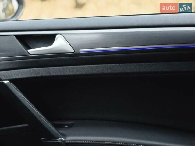 Белый Фольксваген e-Golf, объемом двигателя 0 л и пробегом 81 тыс. км за 14950 $, фото 18 на Automoto.ua