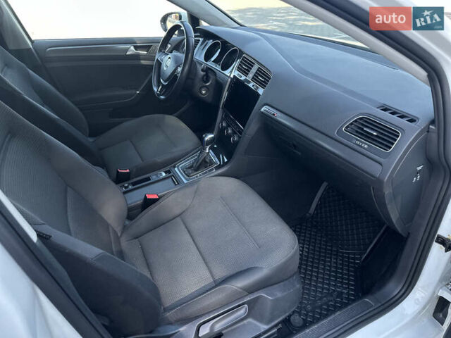 Белый Фольксваген e-Golf, объемом двигателя 0 л и пробегом 177 тыс. км за 10800 $, фото 19 на Automoto.ua