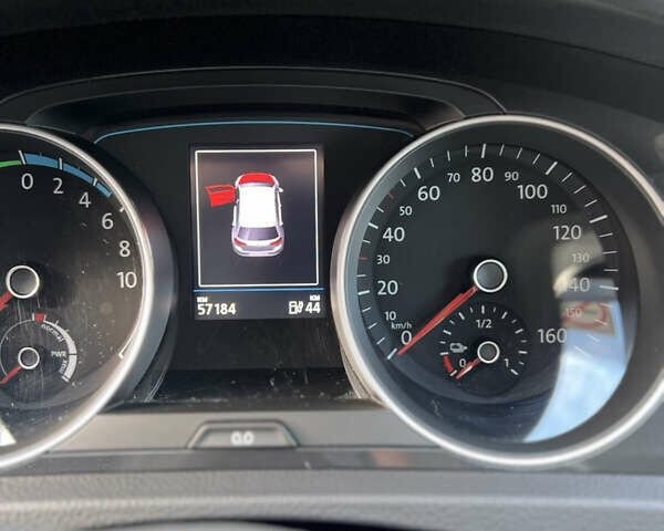 Белый Фольксваген e-Golf, объемом двигателя 0 л и пробегом 56 тыс. км за 13200 $, фото 31 на Automoto.ua