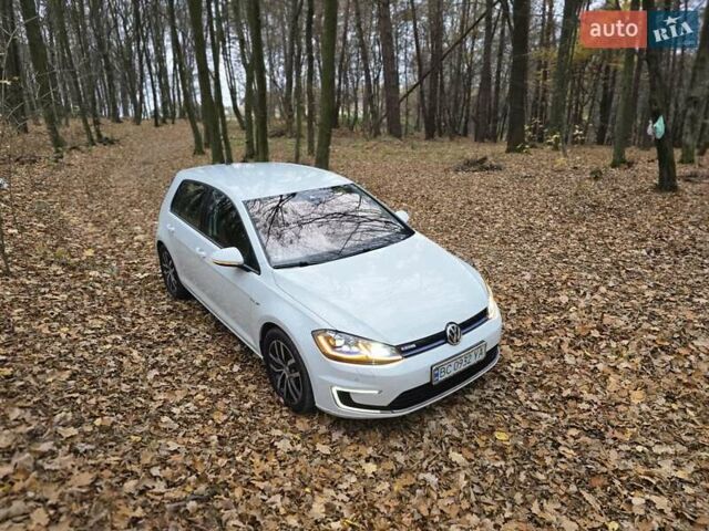 Белый Фольксваген e-Golf, объемом двигателя 0 л и пробегом 81 тыс. км за 14950 $, фото 6 на Automoto.ua