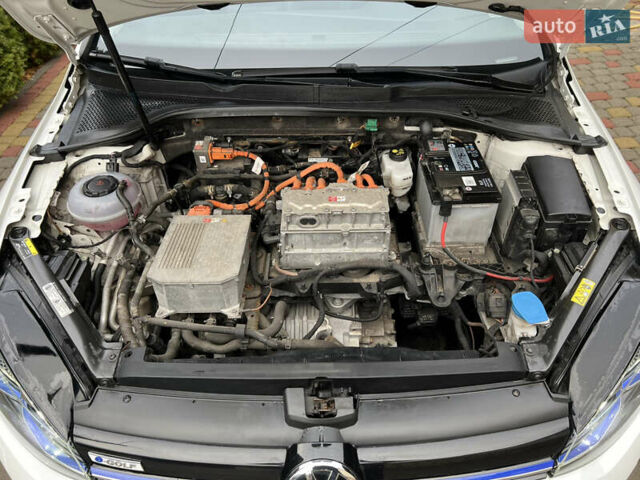 Белый Фольксваген e-Golf, объемом двигателя 0 л и пробегом 137 тыс. км за 12999 $, фото 38 на Automoto.ua