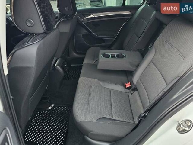 Білий Фольксваген e-Golf, об'ємом двигуна 0 л та пробігом 112 тис. км за 15950 $, фото 47 на Automoto.ua