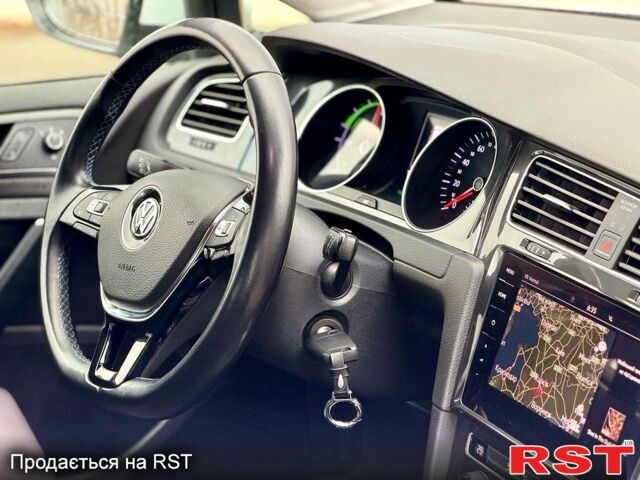 Білий Фольксваген e-Golf, об'ємом двигуна 0.14 л та пробігом 90 тис. км за 12950 $, фото 13 на Automoto.ua