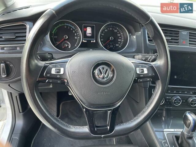 Білий Фольксваген e-Golf, об'ємом двигуна 0 л та пробігом 102 тис. км за 14200 $, фото 28 на Automoto.ua