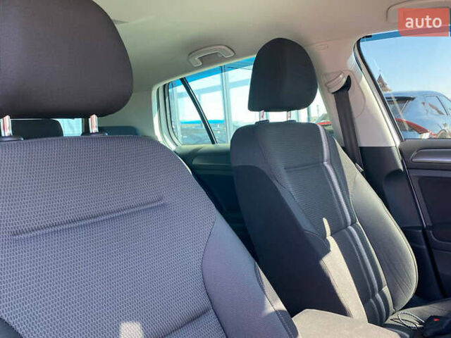 Белый Фольксваген e-Golf, объемом двигателя 0 л и пробегом 127 тыс. км за 15700 $, фото 17 на Automoto.ua