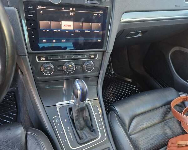 Белый Фольксваген e-Golf, объемом двигателя 0 л и пробегом 125 тыс. км за 13700 $, фото 8 на Automoto.ua