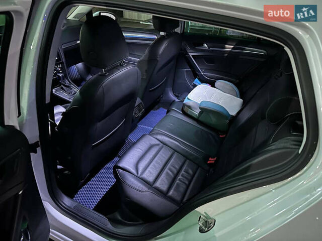 Белый Фольксваген e-Golf, объемом двигателя 0 л и пробегом 167 тыс. км за 13500 $, фото 8 на Automoto.ua