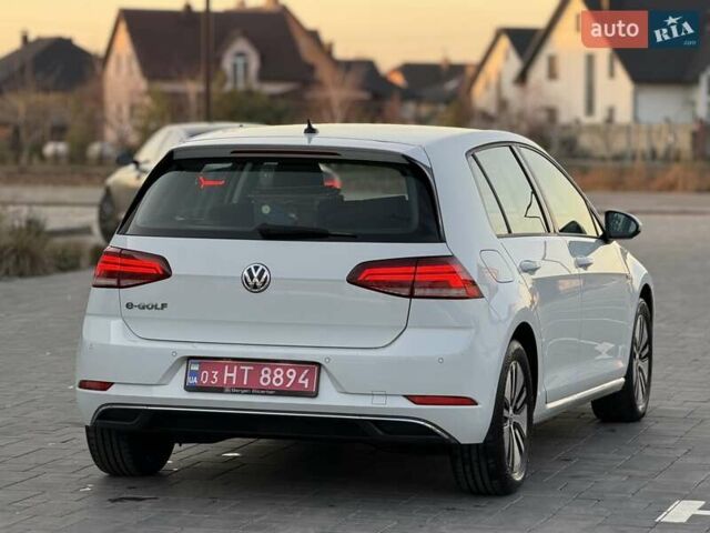 Белый Фольксваген e-Golf, объемом двигателя 0 л и пробегом 127 тыс. км за 11599 $, фото 14 на Automoto.ua