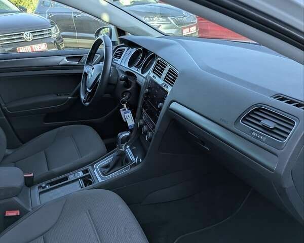 Белый Фольксваген e-Golf, объемом двигателя 0 л и пробегом 82 тыс. км за 13990 $, фото 19 на Automoto.ua