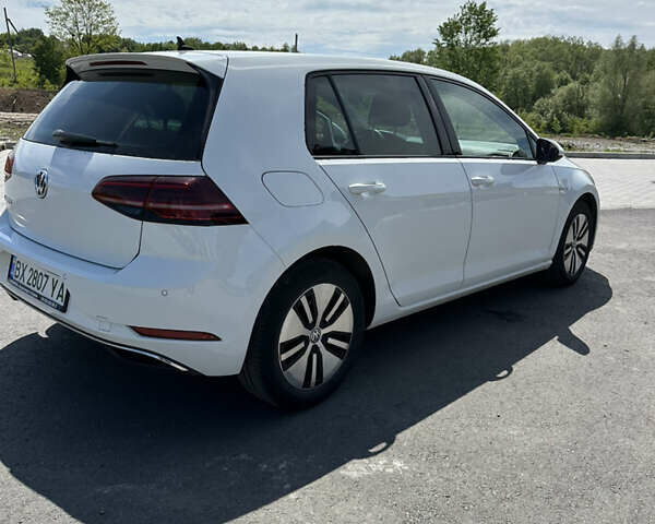 Белый Фольксваген e-Golf, объемом двигателя 0 л и пробегом 126 тыс. км за 12700 $, фото 10 на Automoto.ua