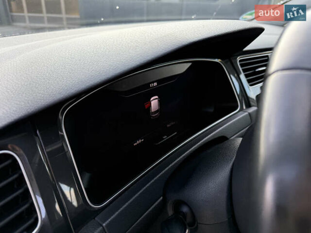 Белый Фольксваген e-Golf, объемом двигателя 0 л и пробегом 96 тыс. км за 15500 $, фото 21 на Automoto.ua