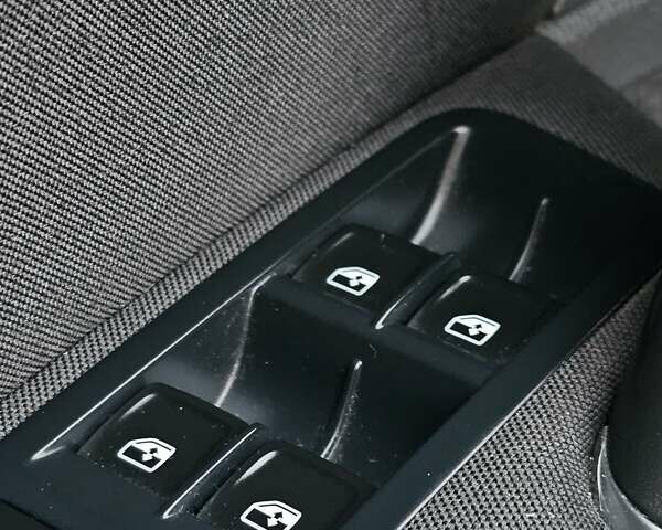 Білий Фольксваген e-Golf, об'ємом двигуна 0 л та пробігом 112 тис. км за 15950 $, фото 50 на Automoto.ua