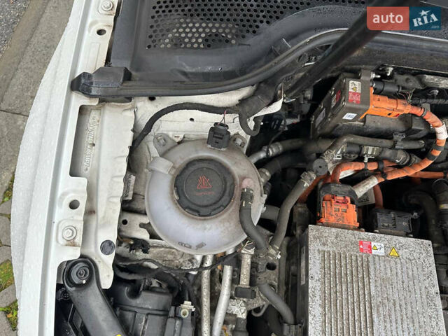 Белый Фольксваген e-Golf, объемом двигателя 0 л и пробегом 167 тыс. км за 13500 $, фото 20 на Automoto.ua