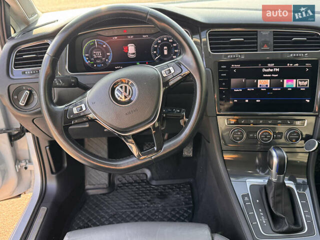 Белый Фольксваген e-Golf, объемом двигателя 0 л и пробегом 165 тыс. км за 13500 $, фото 17 на Automoto.ua