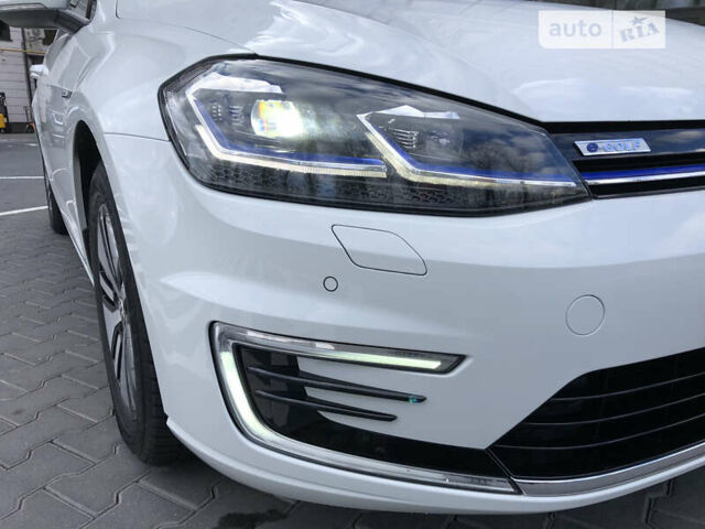 Белый Фольксваген e-Golf, объемом двигателя 0 л и пробегом 125 тыс. км за 14999 $, фото 15 на Automoto.ua