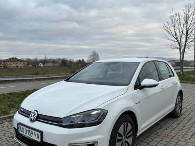Белый Фольксваген e-Golf, объемом двигателя 0 л и пробегом 15 тыс. км за 23000 $, фото 1 на Automoto.ua