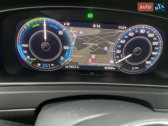 Белый Фольксваген e-Golf, объемом двигателя 0 л и пробегом 86 тыс. км за 13200 $, фото 7 на Automoto.ua