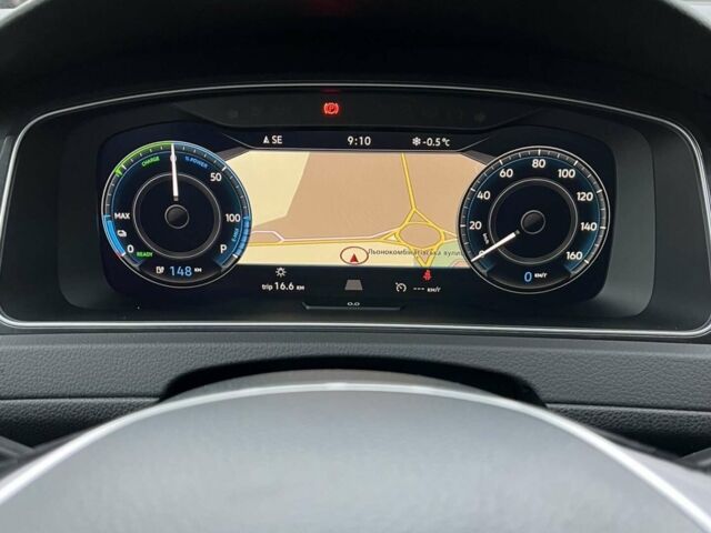 Белый Фольксваген e-Golf, объемом двигателя 0 л и пробегом 56 тыс. км за 17400 $, фото 33 на Automoto.ua