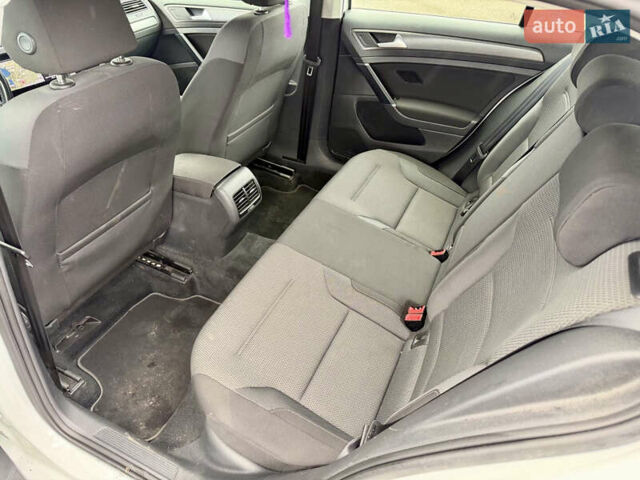 Білий Фольксваген e-Golf, об'ємом двигуна 0 л та пробігом 90 тис. км за 12950 $, фото 18 на Automoto.ua