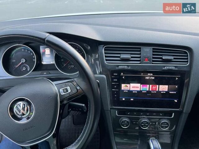 Белый Фольксваген e-Golf, объемом двигателя 0 л и пробегом 90 тыс. км за 15700 $, фото 3 на Automoto.ua