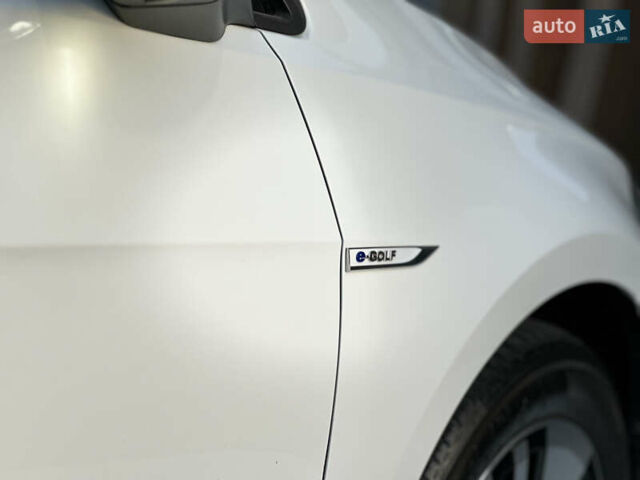 Белый Фольксваген e-Golf, объемом двигателя 0 л и пробегом 61 тыс. км за 14500 $, фото 6 на Automoto.ua