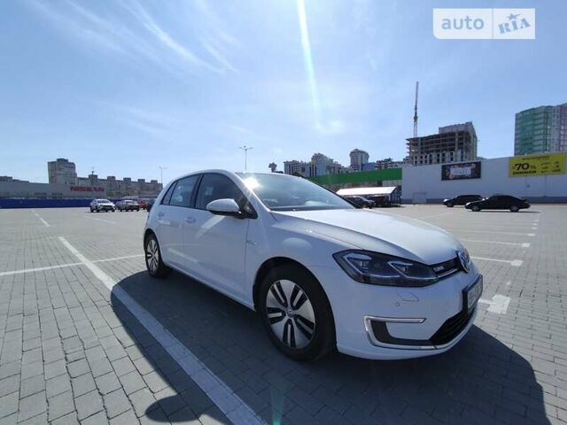 Белый Фольксваген e-Golf, объемом двигателя 0 л и пробегом 30 тыс. км за 17700 $, фото 2 на Automoto.ua