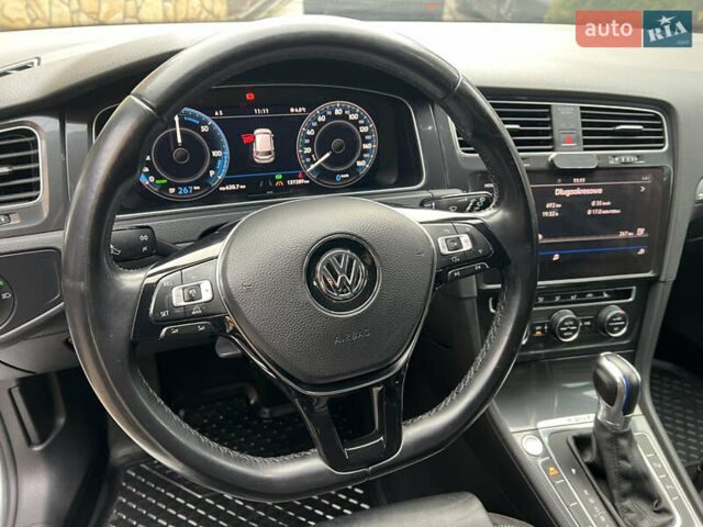 Белый Фольксваген e-Golf, объемом двигателя 0 л и пробегом 137 тыс. км за 12999 $, фото 11 на Automoto.ua