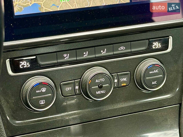 Белый Фольксваген e-Golf, объемом двигателя 0 л и пробегом 90 тыс. км за 12200 $, фото 15 на Automoto.ua