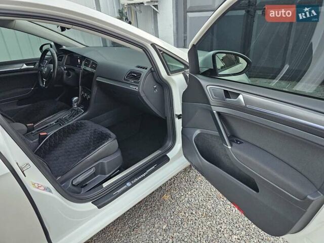 Білий Фольксваген e-Golf, об'ємом двигуна 0 л та пробігом 112 тис. км за 15950 $, фото 38 на Automoto.ua