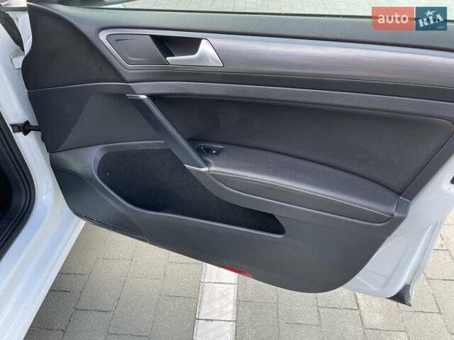 Білий Фольксваген e-Golf, об'ємом двигуна 0 л та пробігом 102 тис. км за 14200 $, фото 31 на Automoto.ua