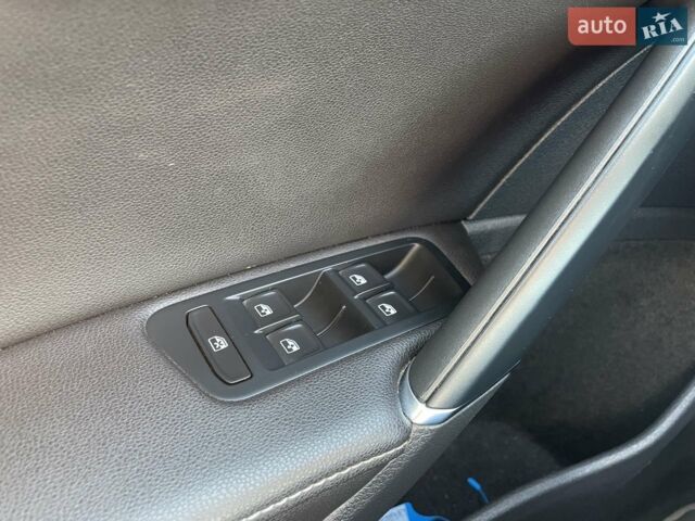Белый Фольксваген e-Golf, объемом двигателя 0 л и пробегом 118 тыс. км за 14200 $, фото 40 на Automoto.ua