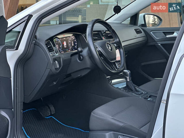 Белый Фольксваген e-Golf, объемом двигателя 0 л и пробегом 61 тыс. км за 14500 $, фото 14 на Automoto.ua