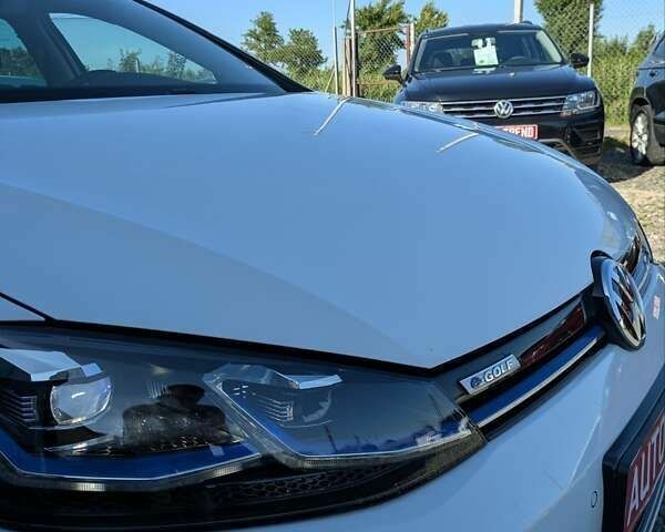 Белый Фольксваген e-Golf, объемом двигателя 0 л и пробегом 82 тыс. км за 13990 $, фото 9 на Automoto.ua