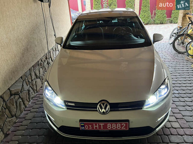 Белый Фольксваген e-Golf, объемом двигателя 0 л и пробегом 137 тыс. км за 12999 $, фото 81 на Automoto.ua
