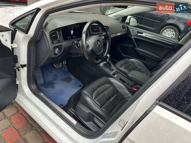 Белый Фольксваген e-Golf, объемом двигателя 0 л и пробегом 167 тыс. км за 13500 $, фото 14 на Automoto.ua