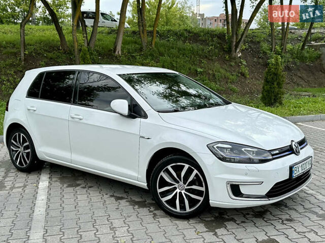 Белый Фольксваген e-Golf, объемом двигателя 0 л и пробегом 133 тыс. км за 13500 $, фото 13 на Automoto.ua