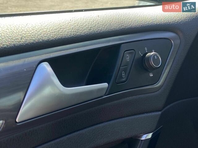Білий Фольксваген e-Golf, об'ємом двигуна 0 л та пробігом 95 тис. км за 14000 $, фото 14 на Automoto.ua