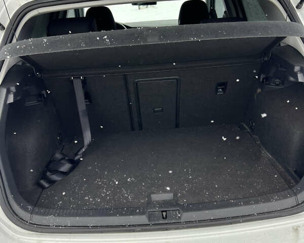 Белый Фольксваген e-Golf, объемом двигателя 0 л и пробегом 51 тыс. км за 17500 $, фото 16 на Automoto.ua
